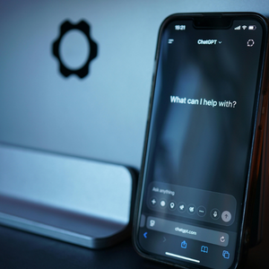 Smartphone displaying an AI chatbot interface on a desk.